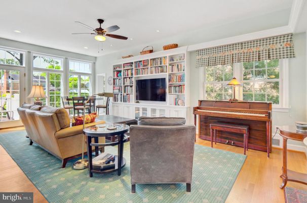 Dining room, Interior, Living room, Piano, Recessed Lighting, Wood Texture Flooring