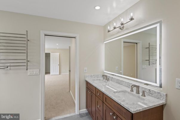 Bathroom, Dual Sink Vanities, Interior, Recessed Lighting