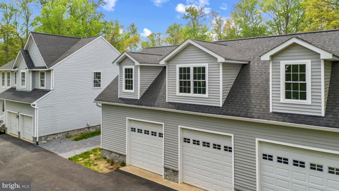 Attached, Exterior, Facade, Farmhouse