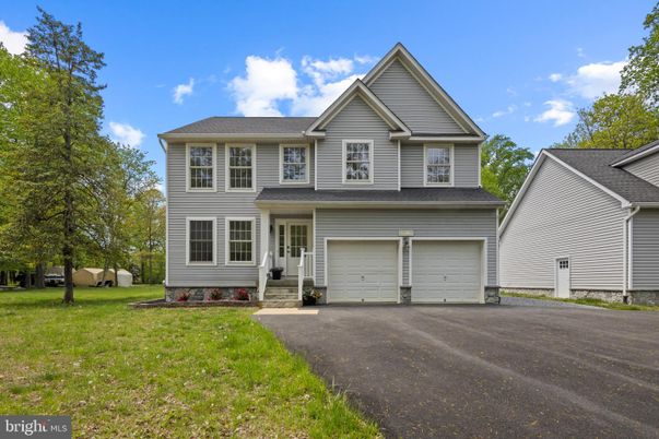 Attached, Exterior, Facade, Farmhouse