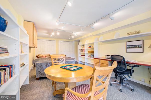 Home Office, Interior
