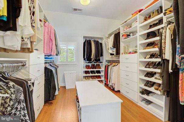 Interior, Walk-in Closets, Wood Texture Flooring