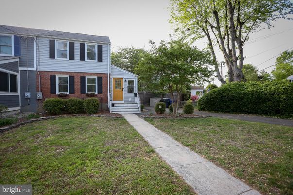 Exterior, Facade, Brick Facade, Split Level