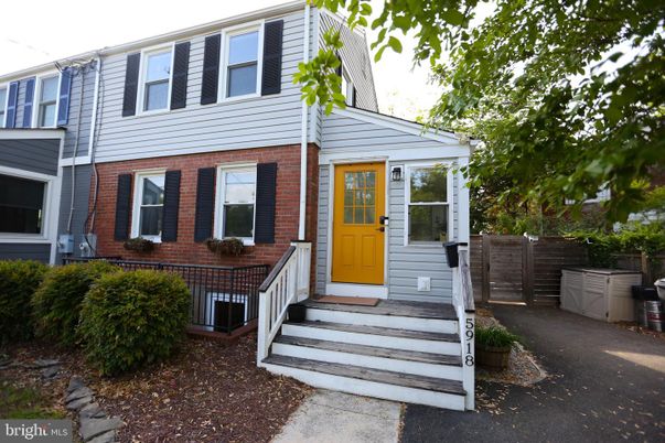 Exterior, Facade, Brick Facade, Cape Cod
