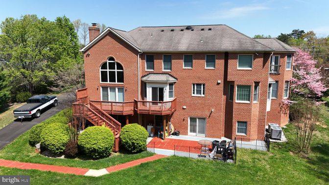 Exterior, Facade, Brick Facade, Georgian
