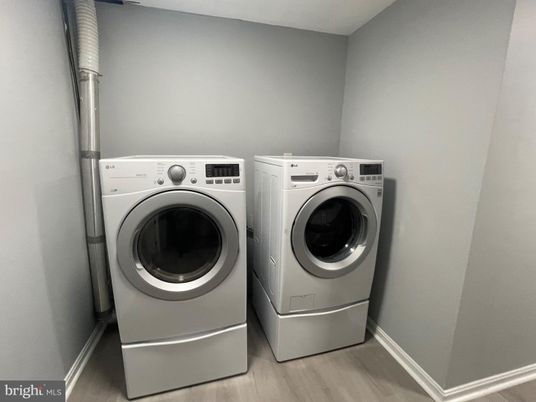 Interior, Utility Closets, Washer, Wood Texture Flooring