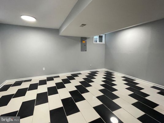 Elevator, Empty room, Interior, Recessed Lighting