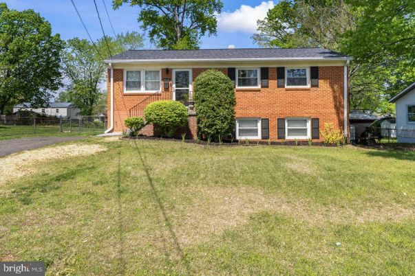 Exterior, Facade, Brick Facade, Raised Ranch