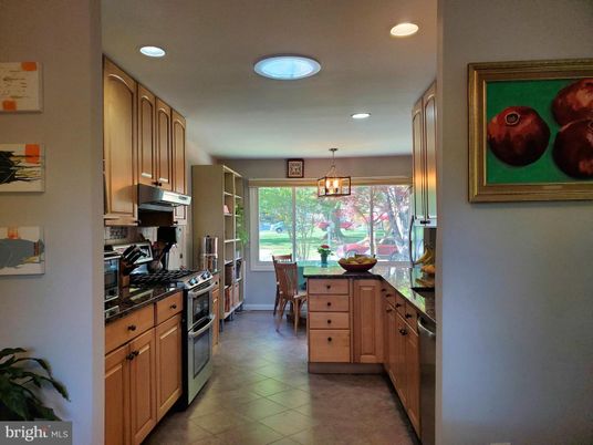 Dining room, Interior, Kitchen, Pendant Lights, Recessed Lighting, Stainless Steel Appliances