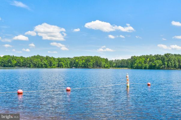 Exterior, Lake