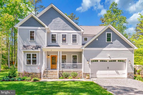 Attached, Exterior, Facade, Farmhouse