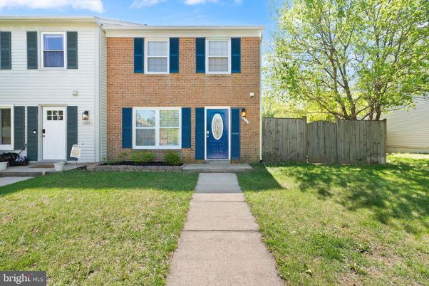 Exterior, Facade, Brick Facade, Raised Ranch