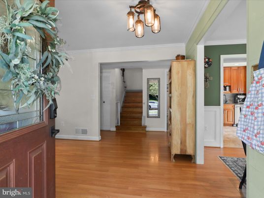 Chandelier, Interior, Kitchen, Wood Texture Flooring