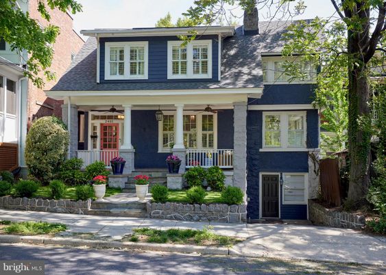 Exterior, Facade, American Foursquare