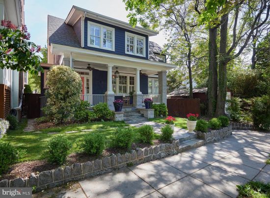 Exterior, Facade, American Foursquare