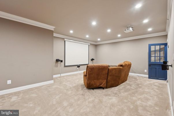 Interior, Projection Screen, Recessed Lighting, Theatre Room