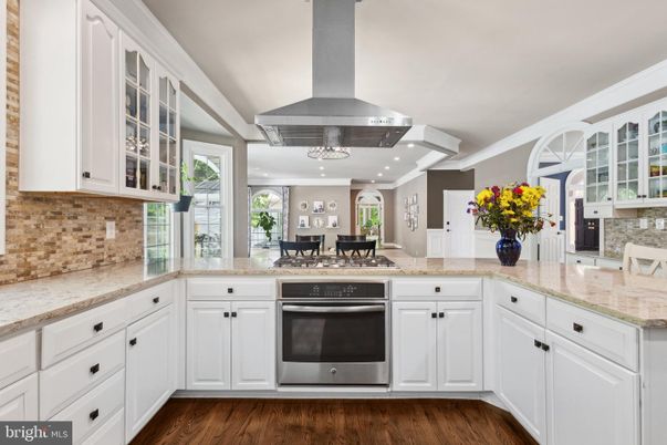 Dining room, Interior, Kitchen, Recessed Lighting, Stainless Steel Appliances, Wood Texture Flooring