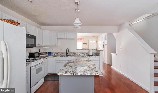 Interior, Kitchen, Pendant Lights, Wood Texture Flooring