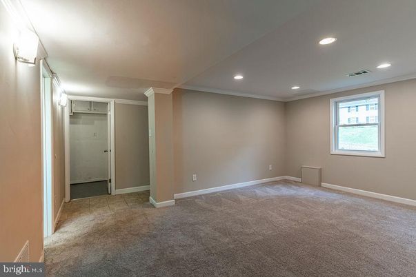 Empty room, Interior, Recessed Lighting