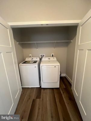 Interior, Washer, Wood Texture Flooring