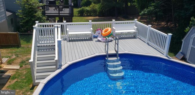 Exterior, Pool