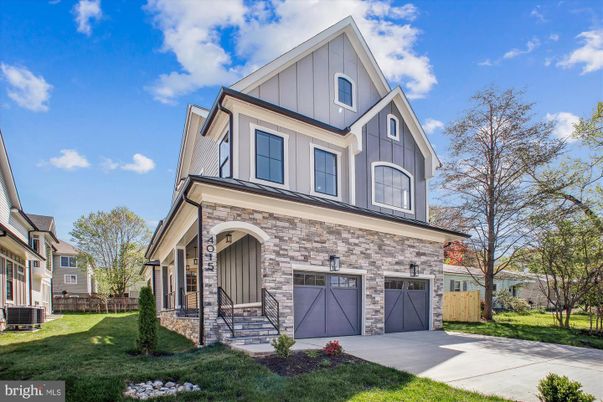 Attached, Exterior, Facade, Farmhouse