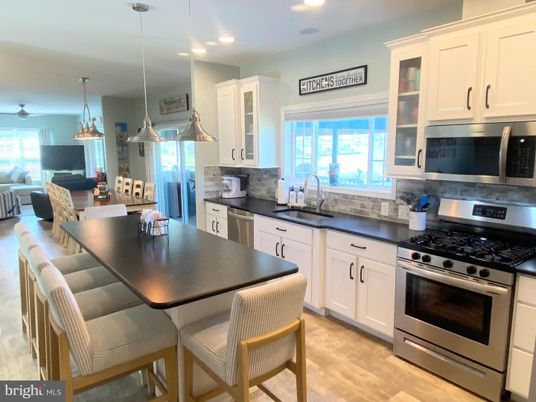 Dining room, Interior, Kitchen, Pendant Lights, Recessed Lighting, Stainless Steel Appliances, Wood Texture Flooring