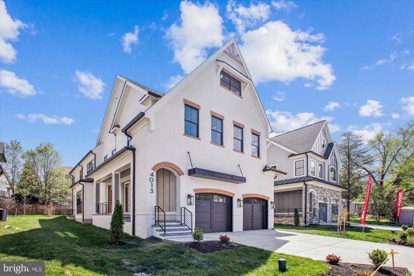 Attached, Exterior, Facade, Farmhouse