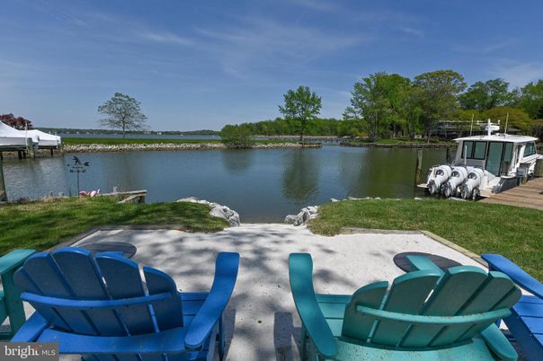 Exterior, Lake