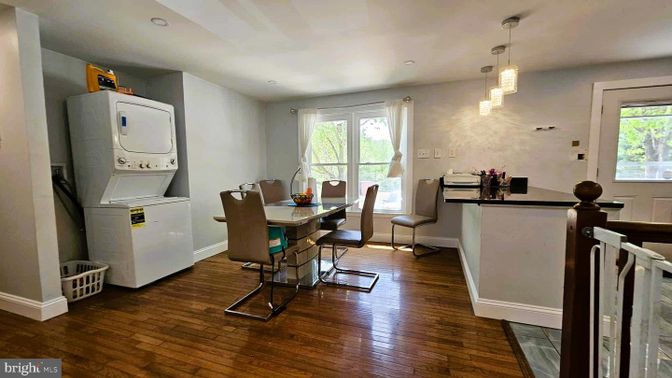 Dining room, Interior, Pendant Lights, Recessed Lighting, Wood Texture Flooring