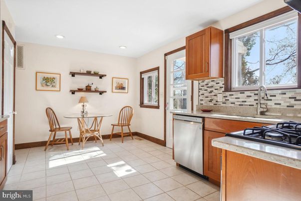 Dining room, Interior, Kitchen, Recessed Lighting, Stainless Steel Appliances