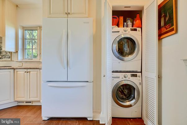 Interior, Utility Closets, Washer, Wood Texture Flooring