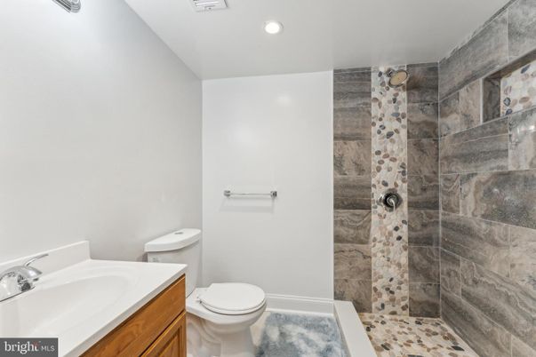 Bathroom, Interior, Recessed Lighting