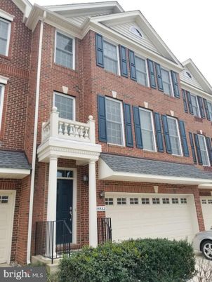 Attached, Exterior, Facade, Brick Facade, Rowhouse