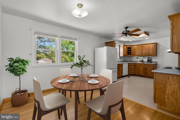 Dining room, Interior, Kitchen, Recessed Lighting, Wood Texture Flooring
