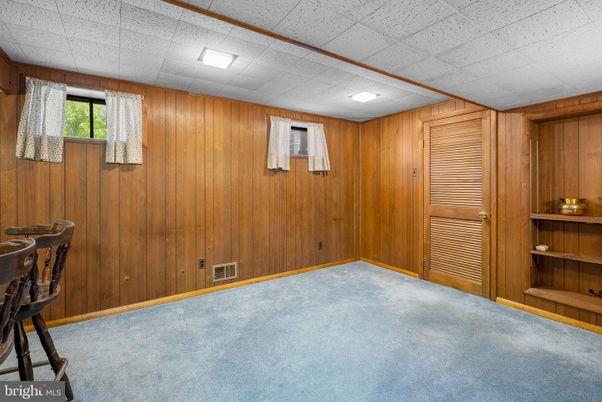 Empty room, Interior, Recessed Lighting, Wooden Walls
