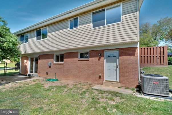 Exterior, Facade, Brick Facade, Raised Ranch