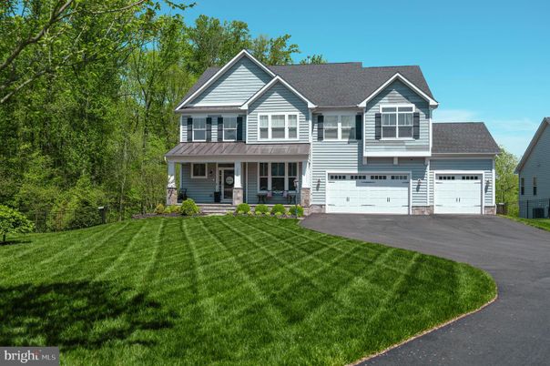 Attached, Exterior, Facade, Farmhouse