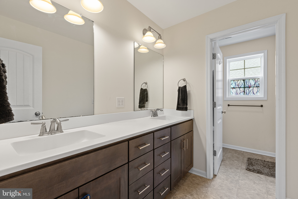 Bathroom, Dual Sink Vanities, Interior