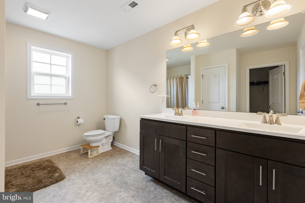 Bathroom, Dual Sink Vanities, Interior