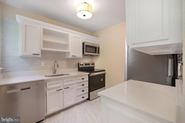 Interior, Kitchen, Marble, Stainless Steel Appliances
