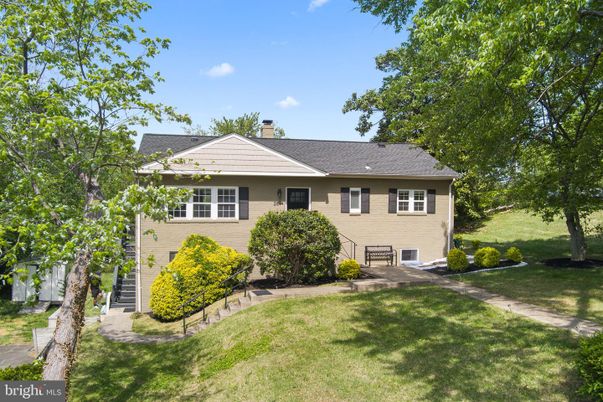 Backyard, Exterior, Facade, Cape Cod