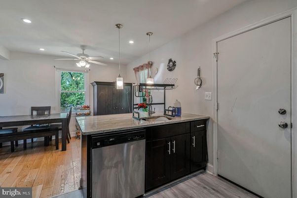 Dining room, Interior, Kitchen, Pendant Lights, Recessed Lighting, Wood Texture Flooring