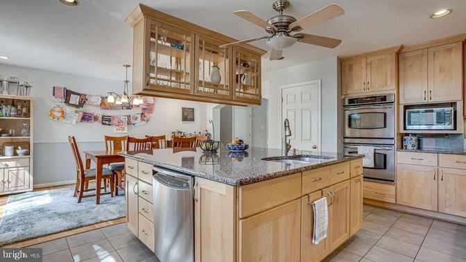 Chandelier, Dining room, Interior, Kitchen, Recessed Lighting, Stainless Steel Appliances