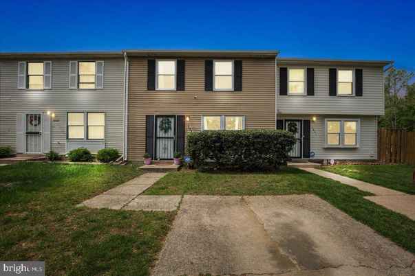 Exterior, Facade, Rowhouse