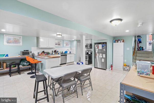 Dining room, Interior, Kitchen, Recessed Lighting, Stainless Steel Appliances