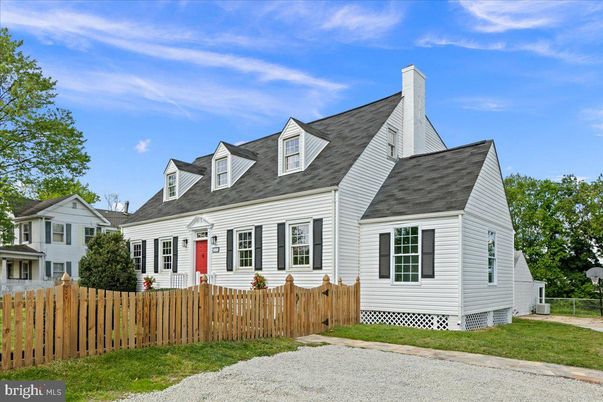 Exterior, Facade, Cape Cod