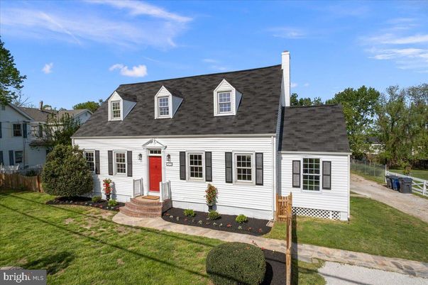 Exterior, Facade, Cape Cod
