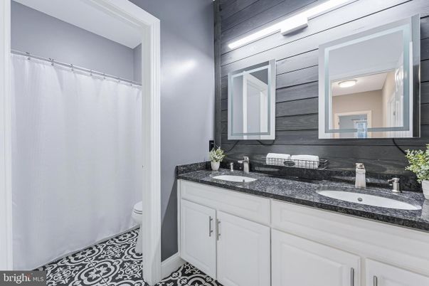 Bathroom, Dual Sink Vanities, Interior