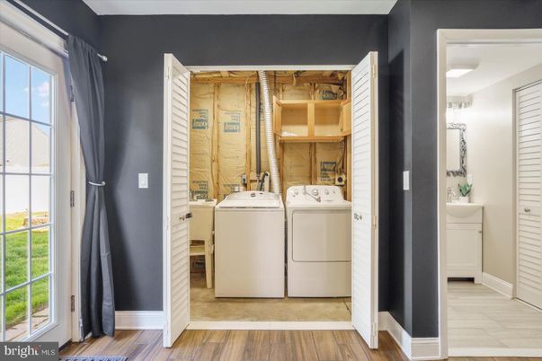 Interior, Utility Closets, Washer, Wood Texture Flooring